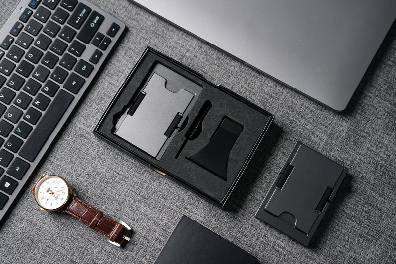 ALL-METAL WALLET